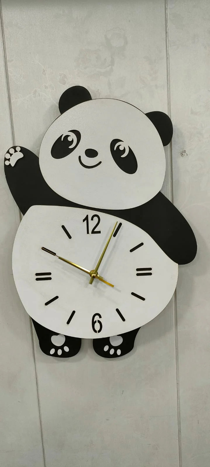 Shy Panda Creative Wall-Hanging Clock
